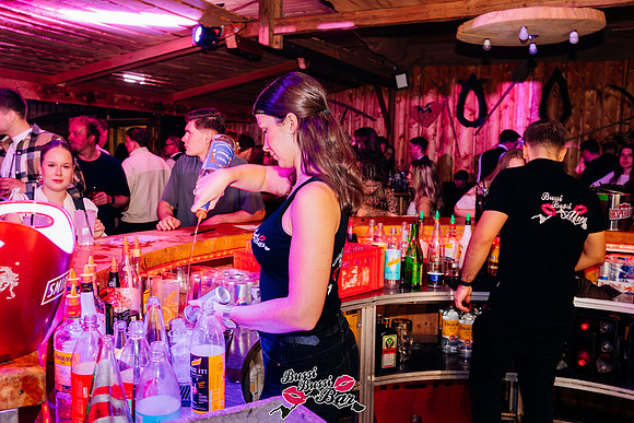 BUSSI BUSSI BAR-STADL-GAUDI 2025-2939