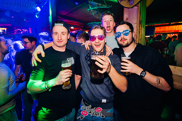 BUSSI BUSSI BAR-Après-Ski-0577