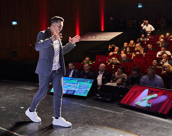 HIMG_0151_Speaker Slam_2019_11