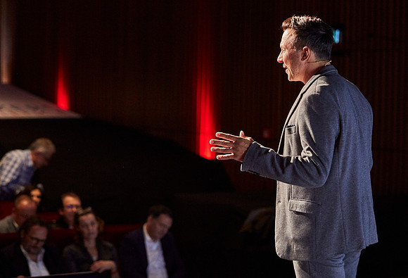 A_48A9241_Speaker Slam_2019_11