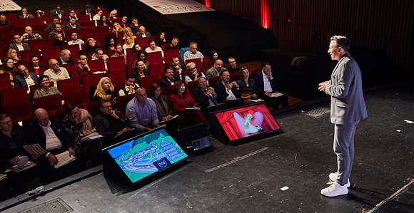 HIMG_0136_Speaker Slam_2019_11