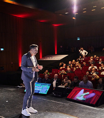 HIMG_0152_Speaker Slam_2019_11