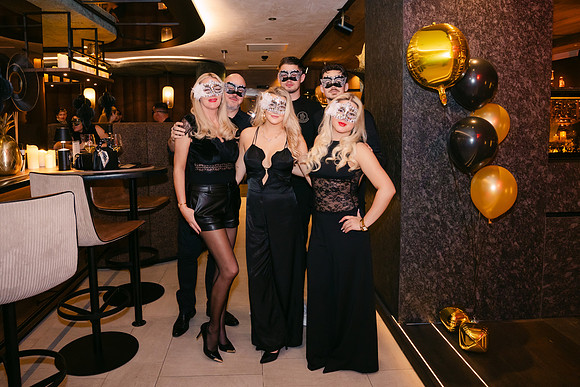 STOCK RESORT-BLACK IS BEAUTIFUL 2025-4685