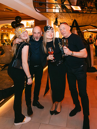 STOCK RESORT-BLACK IS BEAUTIFUL 2025-5713
