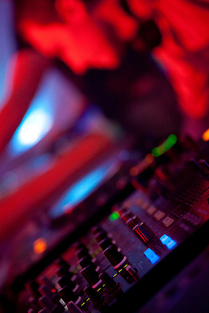 400-LOVESENSATION+2010-843595339-O