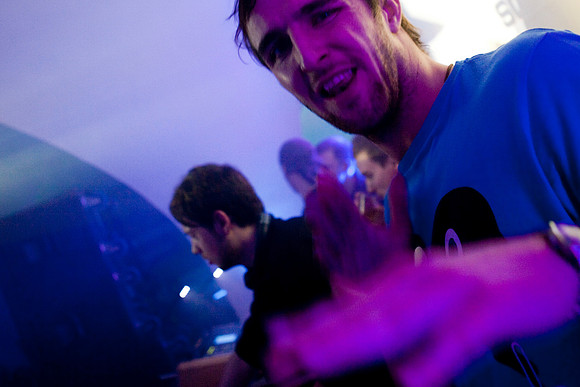 274-LOVESENSATION+2010-842668753-O