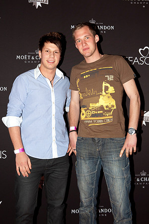 066-LOVESENSATION+2010-841490177-O