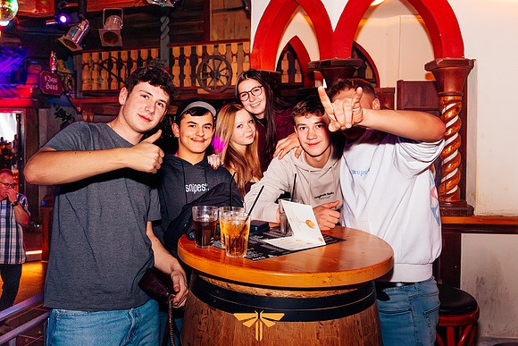 NIGHTLIGHT-HAPPY HOURS-0082