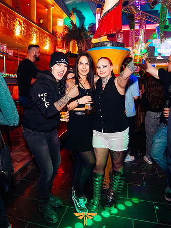 NIGHTLIGHT-HAPPY HOURS-2372