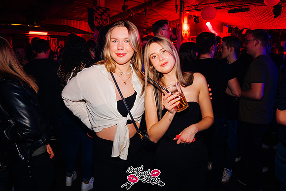 BUSSI BUSSI BAR-Mädelsparty-180-Verbessert-RR