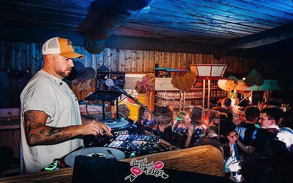BUSSI BUSSI BAR-Mädelsparty-638-Verbessert-RR