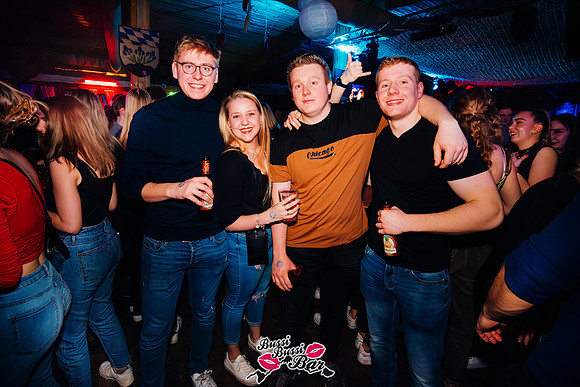 BUSSI BUSSI BAR-Mädelsparty-222-Verbessert-RR