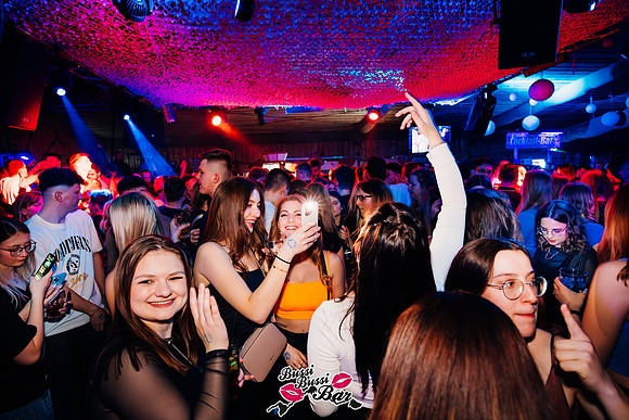 BUSSI BUSSI BAR-Mädelsparty-864-Verbessert-RR