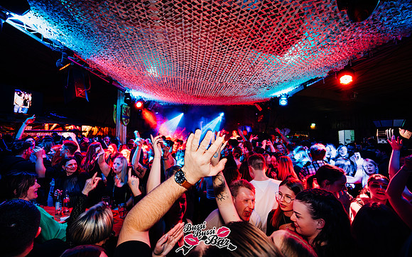 BUSSI BUSSI BAR-Mädelsparty-475-Verbessert-RR
