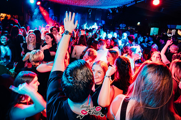BUSSI BUSSI BAR-Mädelsparty-500-Verbessert-RR