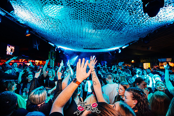 BUSSI BUSSI BAR-Mädelsparty-474-Verbessert-RR