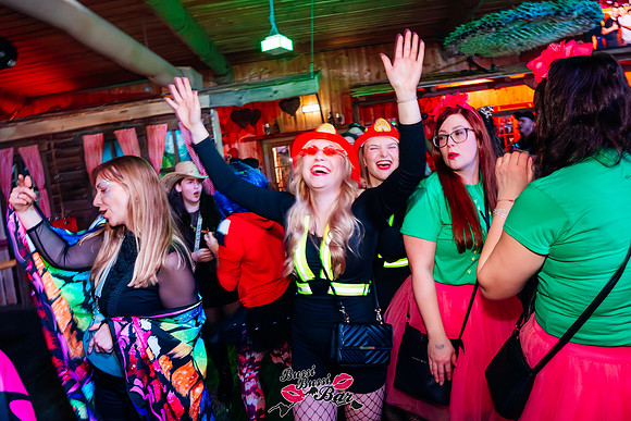 BUSSI BUSSI BAR-Weiberroas 2026-8148