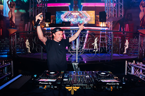Nightlight-invites DJ PAT-2530