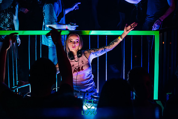 LOBO-RAVE-0252