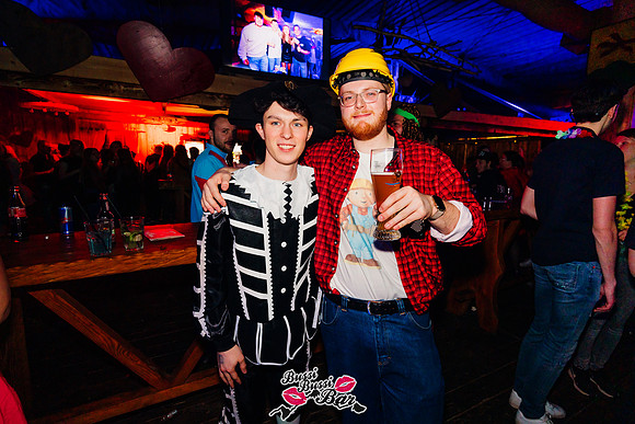 Bussi Bussi Bar - Weiberroas-940