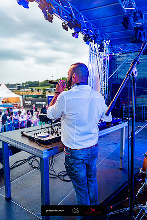 Vanessa Mai LIVE - präsentiert von QS & Modehaus Garhammer ©Tobi Marold-004