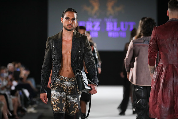 2020-09-11-MQVFW-21-00h-a-Manufaktur Herzblut-SW-149