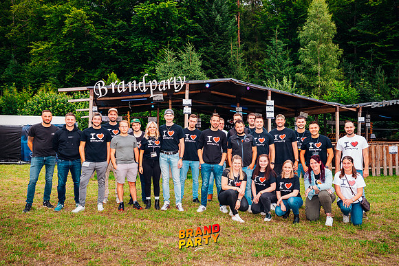 BRANDPARTY 2025-6417