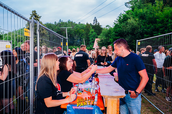 BRANDPARTY 2025-6482