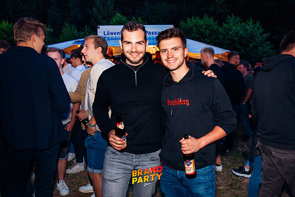 BRANDPARTY 2025-6854
