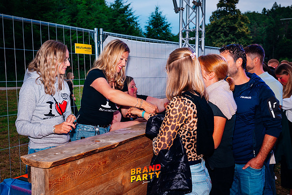 BRANDPARTY 2025-6464