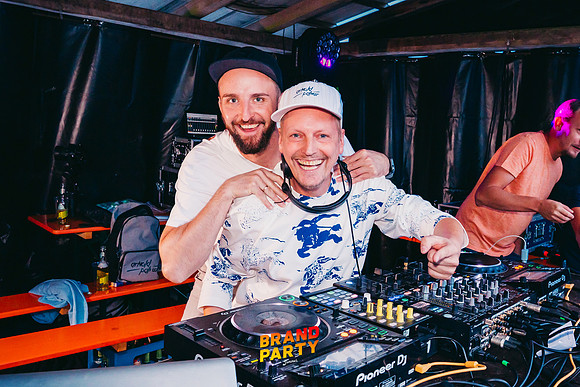 BRANDPARTY 2025-6565