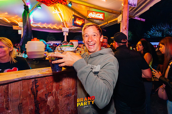 BRANDPARTY 2025-7758