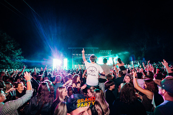 BRANDPARTY 2025-9874