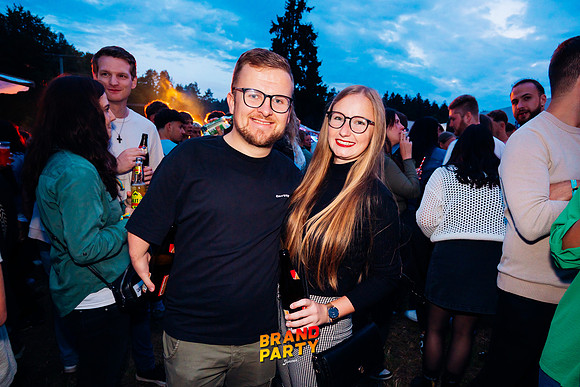 BRANDPARTY 2025-6825