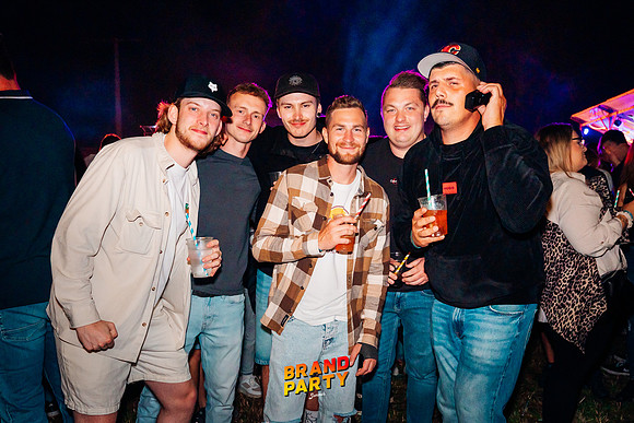 BRANDPARTY 2025-7702
