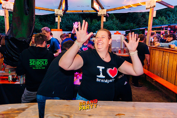 BRANDPARTY 2025-6747