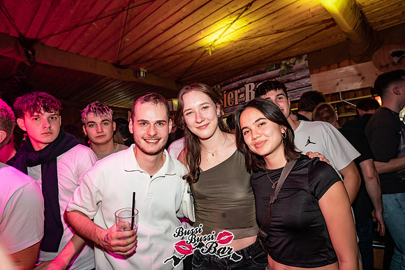 057-BUSSI BUSSI BAR Weihnachtsbussi 2024 - Fotograf Tobias Marold