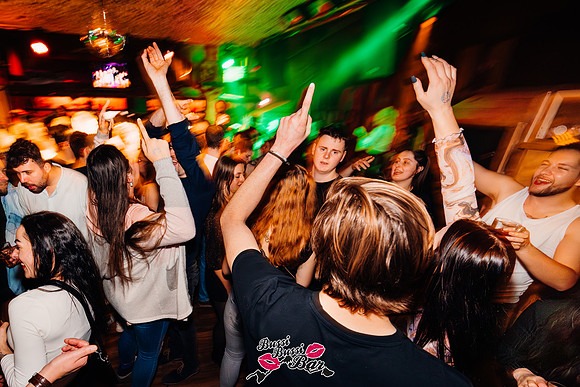 BUSSI BUSSI BAR-80er90er-DEZ24-1534