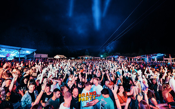 BRANDPARTY 2025-7383