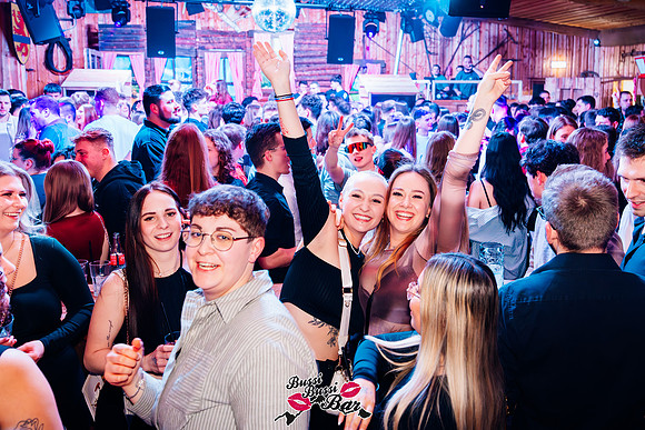 BUSSI BUSSI BAR-Après-Ski-0174