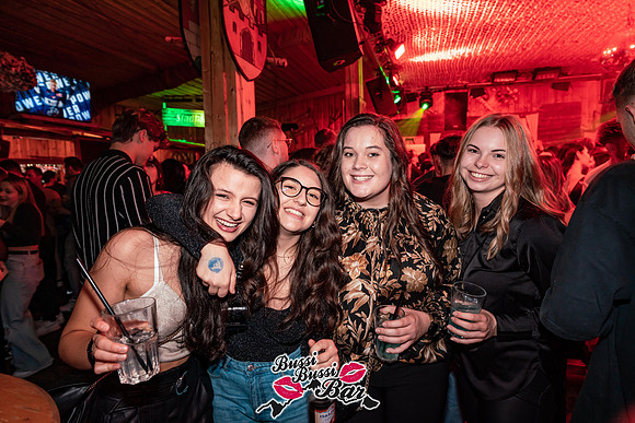 039-BUSSI BUSSI BAR Weihnachtsbussi 2024 - Fotograf Tobias Marold