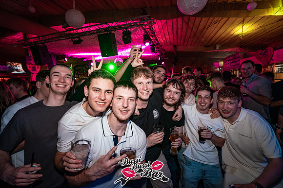 105-BUSSI BUSSI BAR Weihnachtsbussi 2024 - Fotograf Tobias Marold