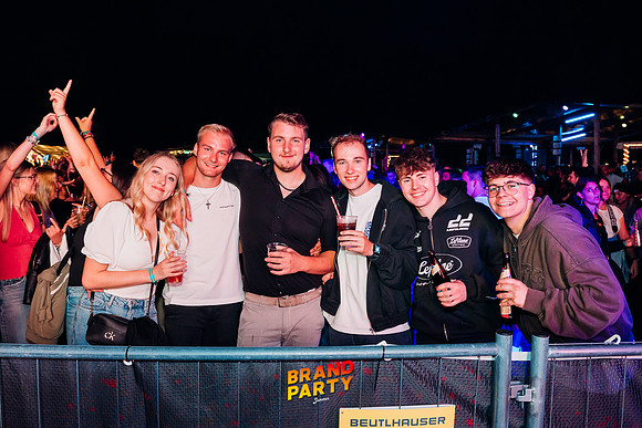 BRANDPARTY 2025-7403
