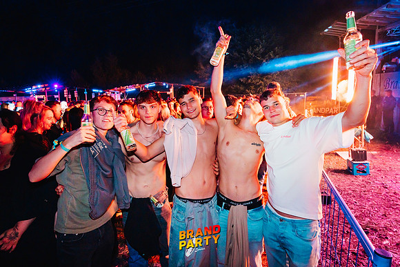 BRANDPARTY 2025-7419