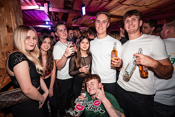 037-BUSSI BUSSI BAR Weihnachtsbussi 2024 - Fotograf Tobias Marold