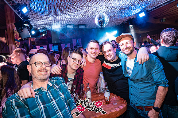 135-BUSSI BUSSI BAR Weihnachtsbussi 2024 - Fotograf Tobias Marold
