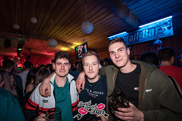 067-BUSSI BUSSI BAR Weihnachtsbussi 2024 - Fotograf Tobias Marold