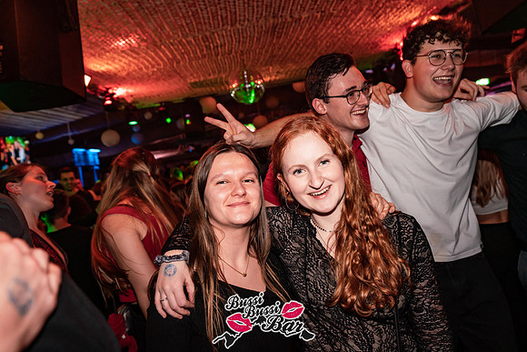 131-BUSSI BUSSI BAR Weihnachtsbussi 2024 - Fotograf Tobias Marold