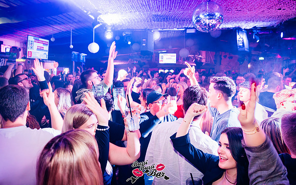 BUSSI BUSSI BAR-Après-Ski-0430