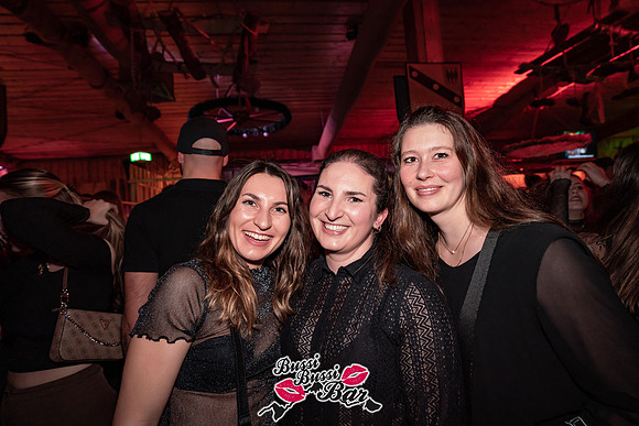 068-BUSSI BUSSI BAR Weihnachtsbussi 2024 - Fotograf Tobias Marold